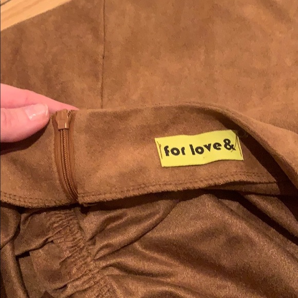 Society Of Chic, A symmetrical skirt - Picture 2 of 3